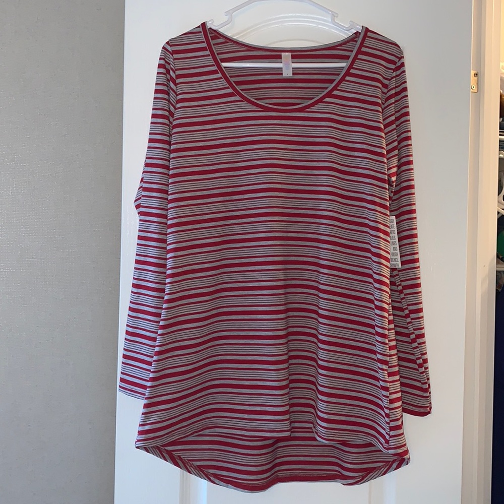 NWT LULAROE LYNNAE TOP